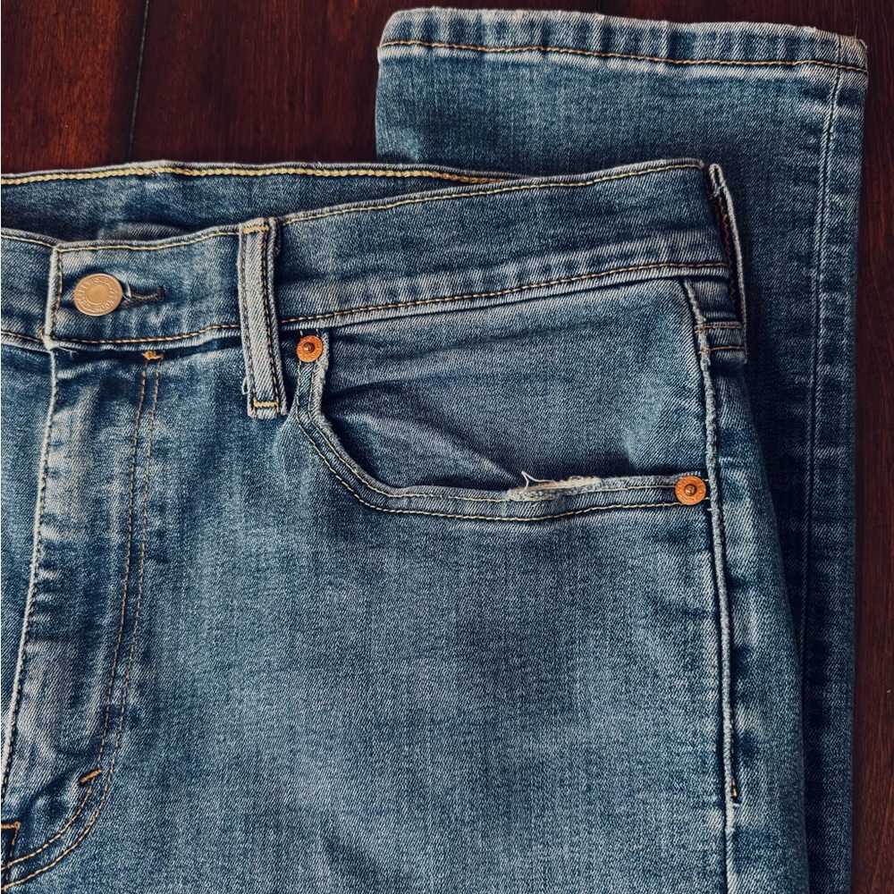Classic Blue Denim Jeans: Men’s Levi’s 34 x 34 - Picture 2 of 8